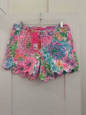 Lilly Pulitzer  Buttercup Stretch Short - Size 6